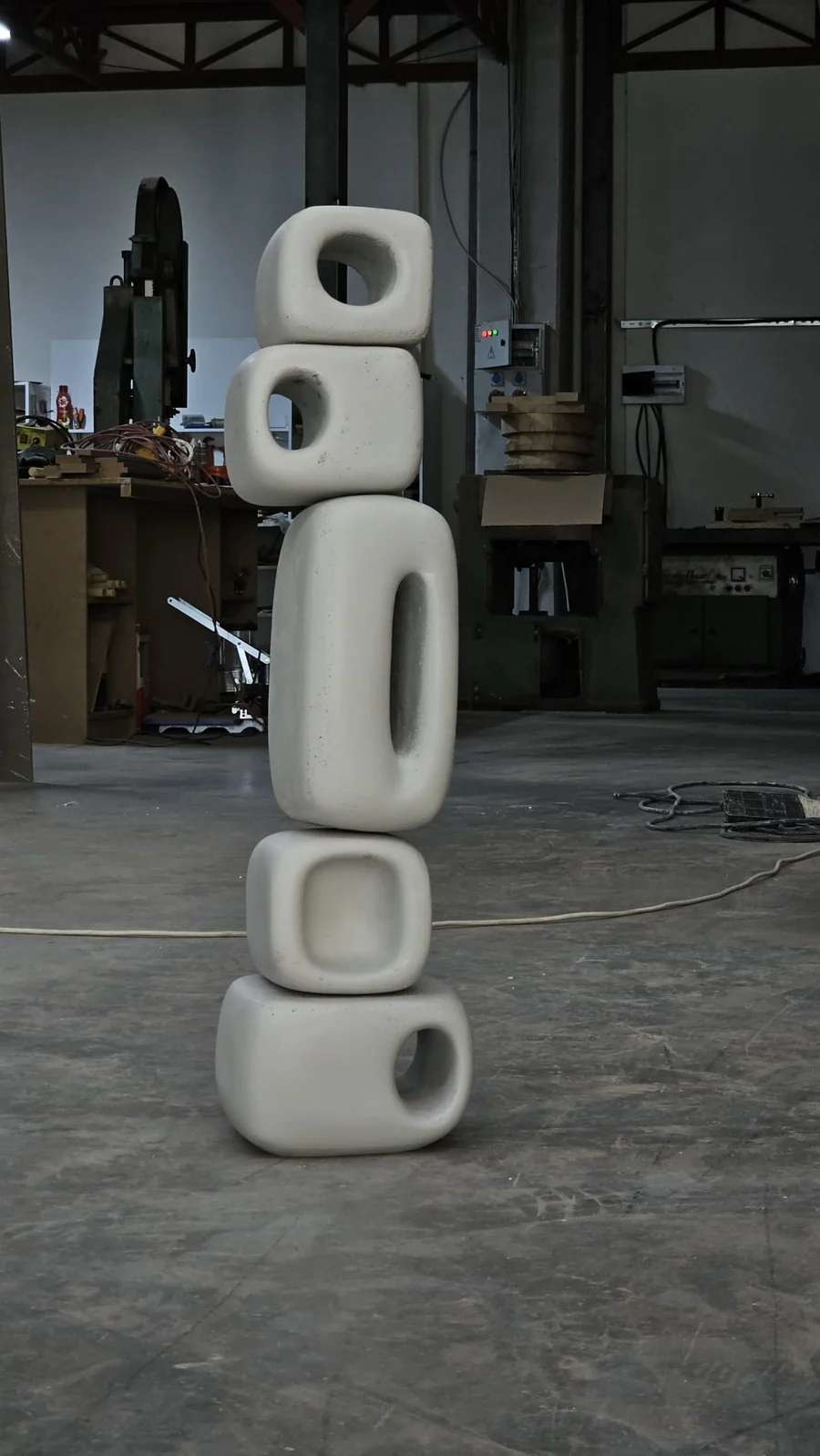 İz — The complete form — from the workshop