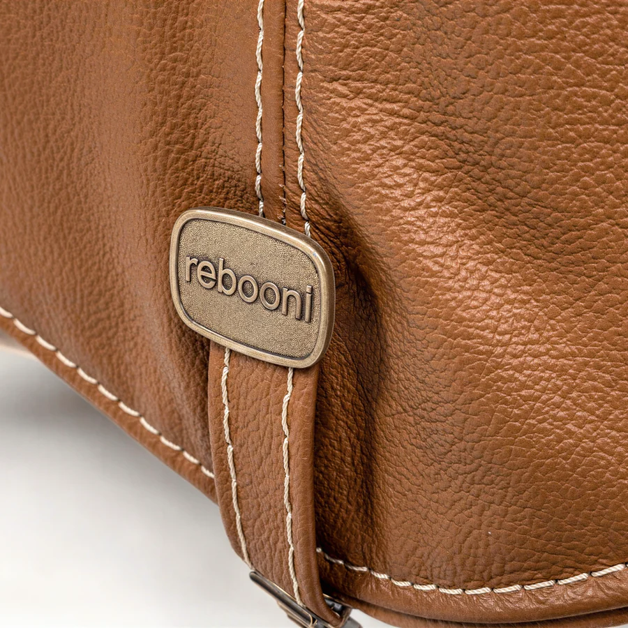 Rebooni stamp, leather texture and craftsmanship on the Neo chair